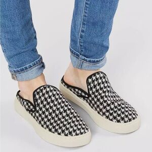 Billabong Black & White Houndstooth Mule Slip-On Sneakers Sz 7